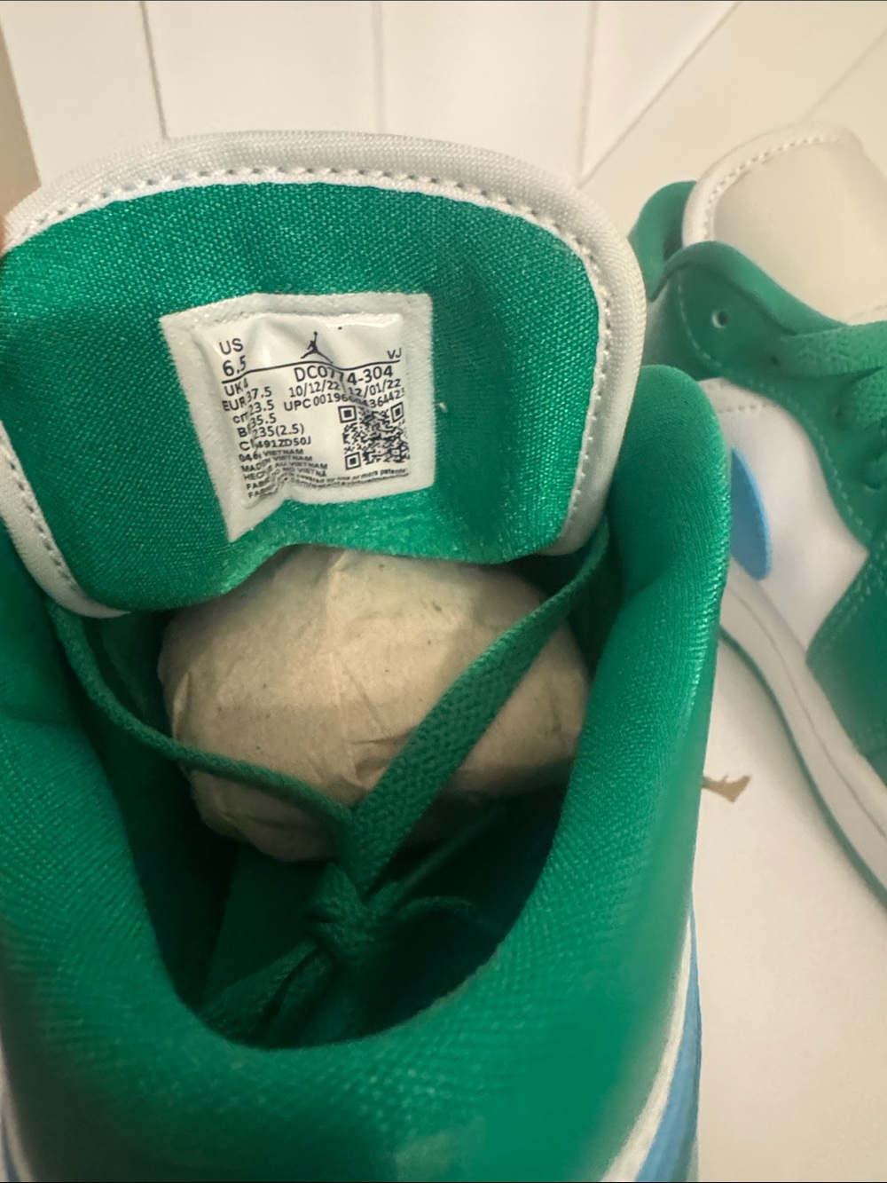 Women’s Nike Air Jordan 1 Low ‘Lucky Green’ New in Box - Picture 4 of 7